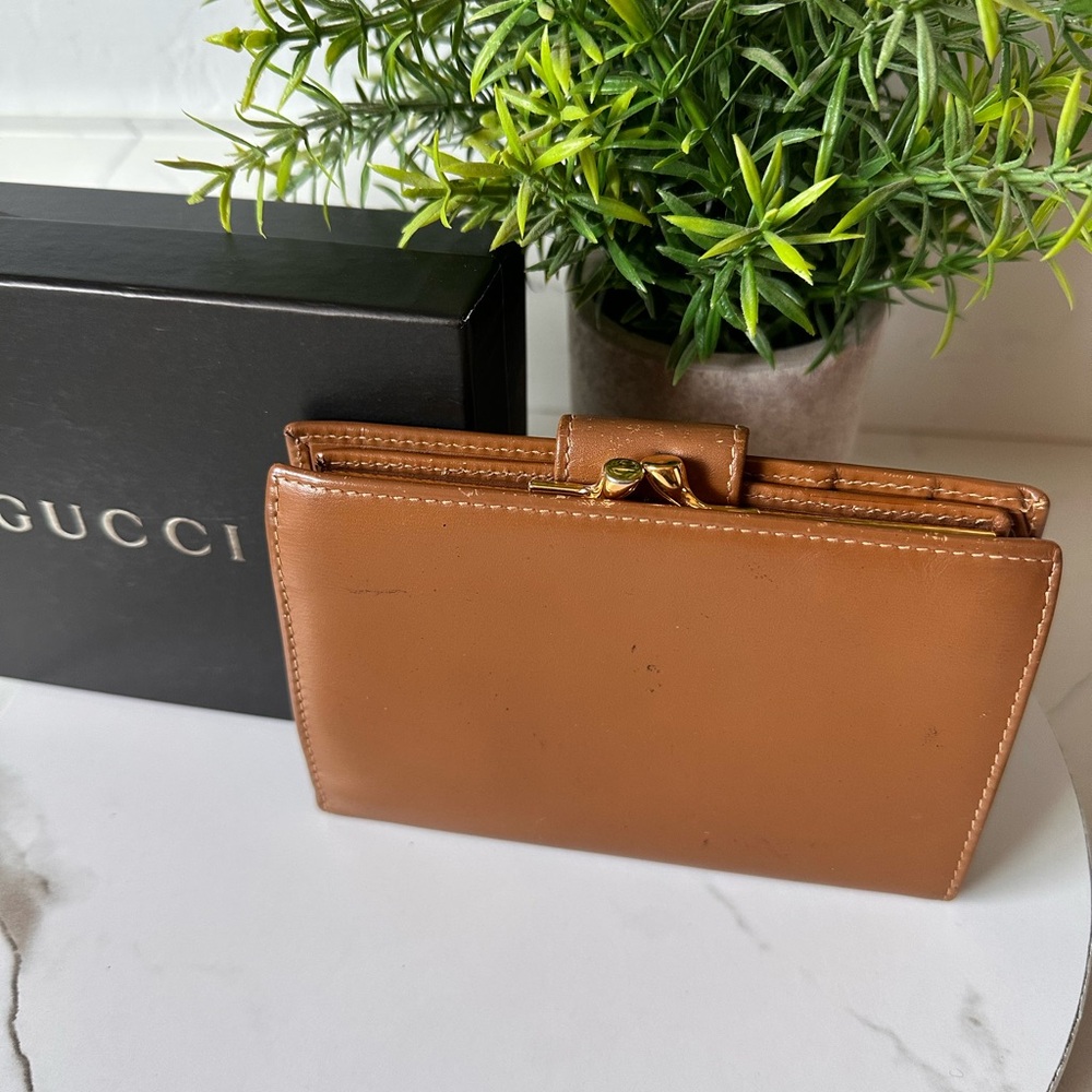 Gucci Authentic Tan Leather Bifold Wallet with Kisslock - Picture 6 of 14